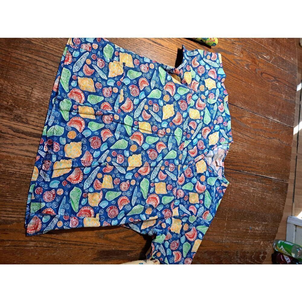 Large Peaches Uniform Seashell Short Sleeve VNeck Scrub Top Shirt Pockets